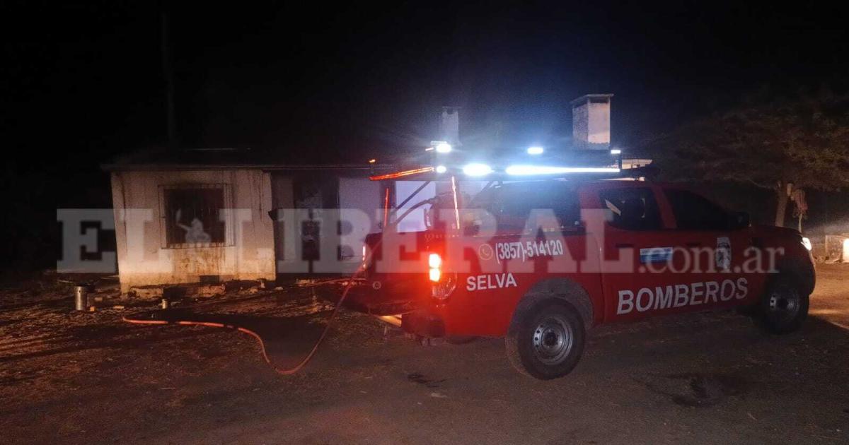 Dramaacutetico incendio en Malbraacuten- una familia con tres menores perdioacute todo en minutos