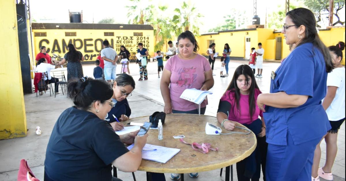 Maacutes de mil nintildeos de Fernaacutendez completaron su ficha meacutedica escolar