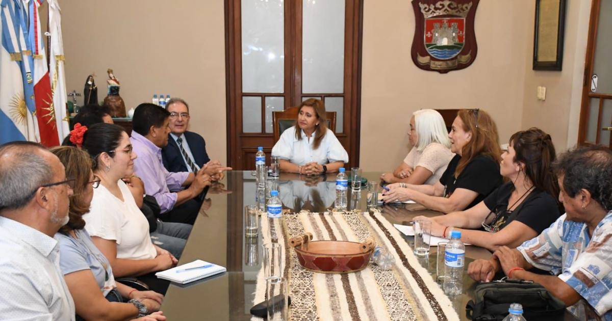  Fuentes recibioacute a la comisioacuten directiva de la Fundacioacuten Patio del Indio Froilaacuten