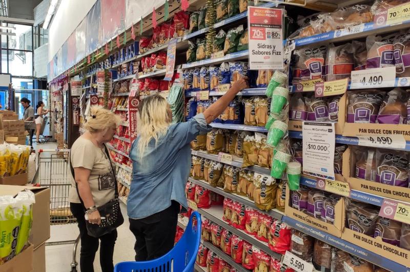 Consultoras preveacuten otro mes con inflacioacuten cercana al 3-en-porciento- y complica la meta oficial