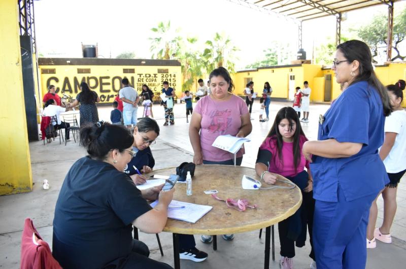 Maacutes de mil nintildeos de Fernaacutendez completaron su ficha meacutedica escolar