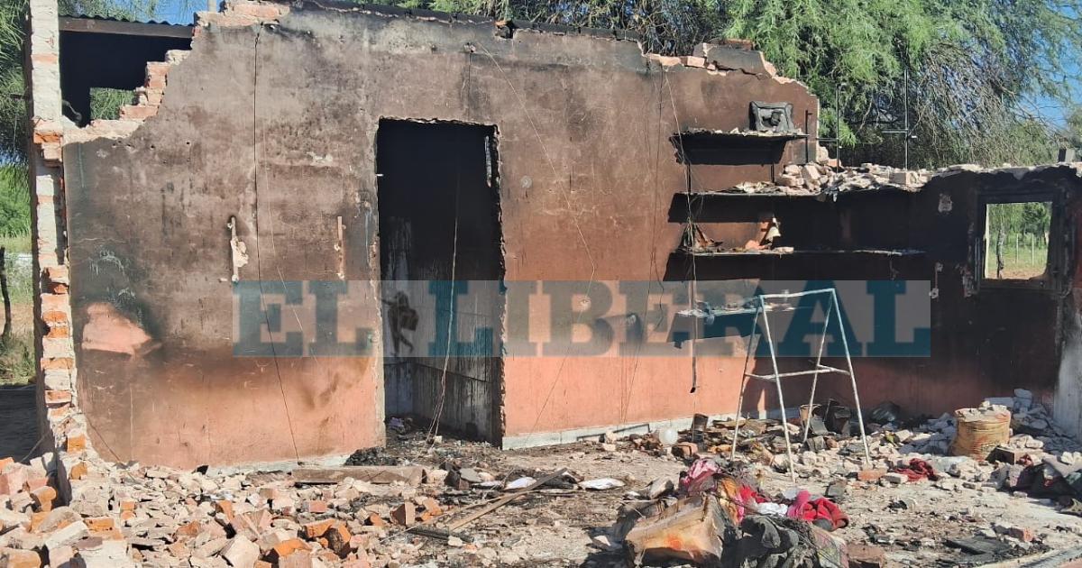 Tragedia en Los Pirpintos- una familia perdioacute todo en un voraz incendio