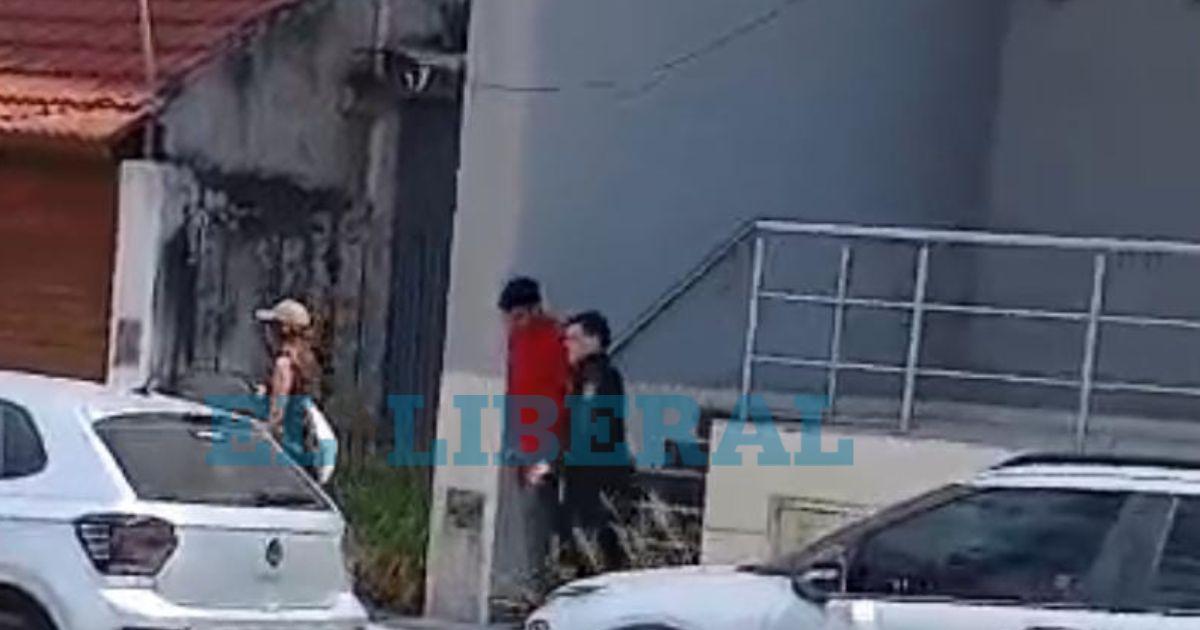 Diego Salto al salir de tribunales bajo custodia policial