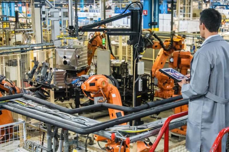 La produccioacuten industrial registroacute una retraccioacuten de 44-en-porciento- interanual en enero