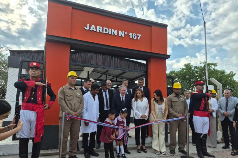 Eliacuteas Suaacuterez inauguroacute obras escolares entregoacute viviendas y dejoacute abierto el ciclo lectivo 2026 en Las Delicias