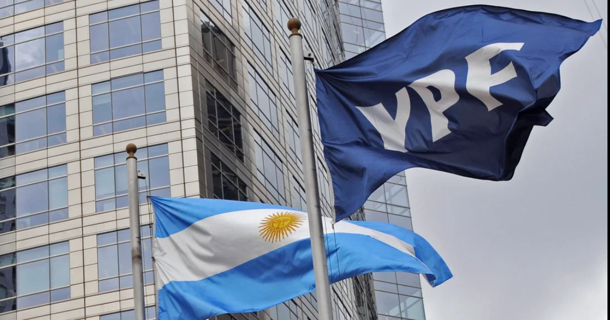 Argentina presentó sus argumentos para mantener la suspensión de la entrega de acciones de YPF (Foto- NA)