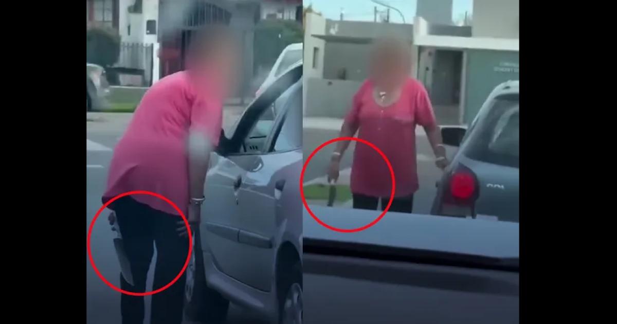VIDEO  Diacutea de furia- mujer amenazoacute a un conductor con una cuchilla durante una discusioacuten de traacutensito