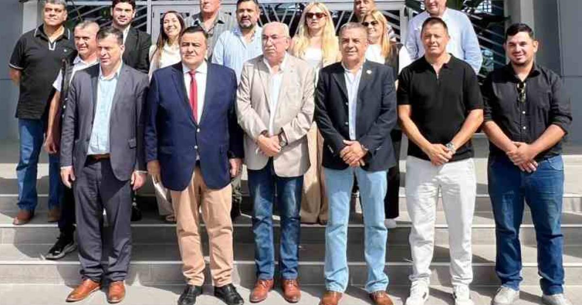 Firmaron un convenio marco por los derechos de nintildeos y adolescentes en el deporte