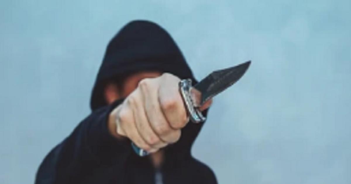 La jubilada entregó su monedero y un teléfono celular marca Samsung - Foto- Ilustrativa shutterstockstrativa Shue