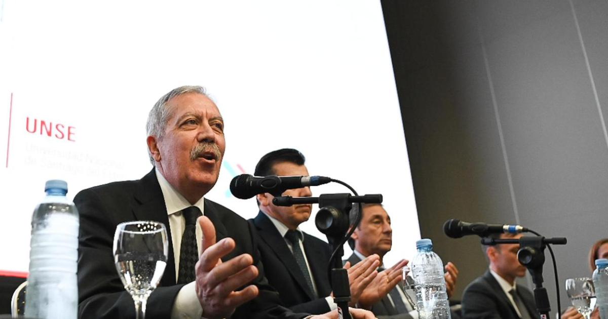 GOBERNADOR Elías Surez realizó ayer el anuncio de ampliación del cupo y de localidades en el Fórum