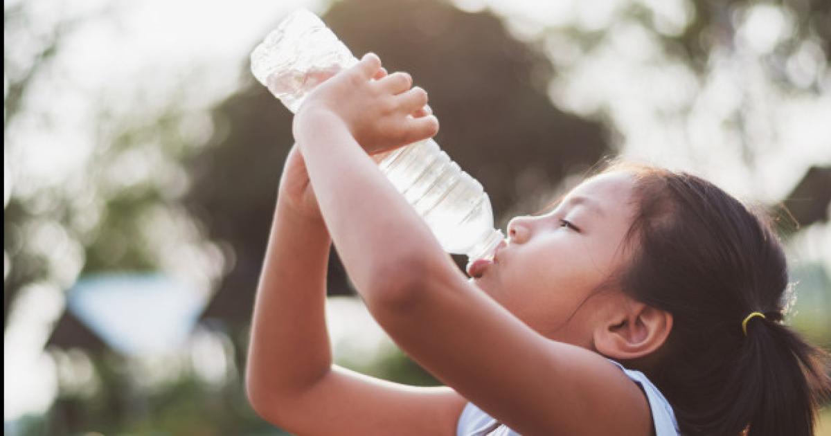 Personal del CIS brindoacute una serie de recomendaciones para evitar golpes de calor en los nintildeos