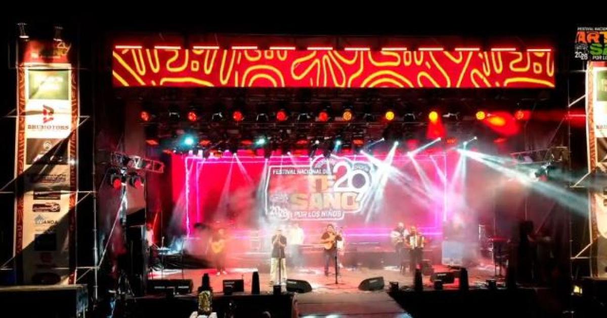 Ojo de Agua vive la uacuteltima noche del Festival Nacional del Artesano Por los Nintildeos