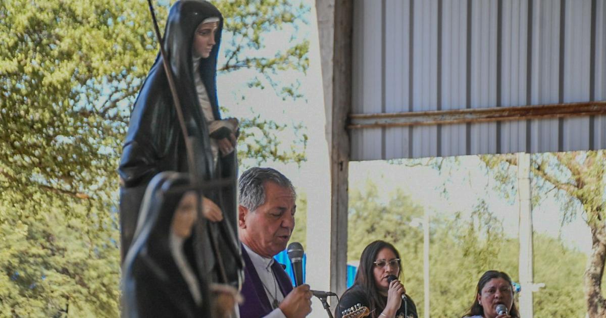 Bajo el sol y la fe- multitudinaria caravana al Santuario de Mama Antula en Villa Siliacutepica