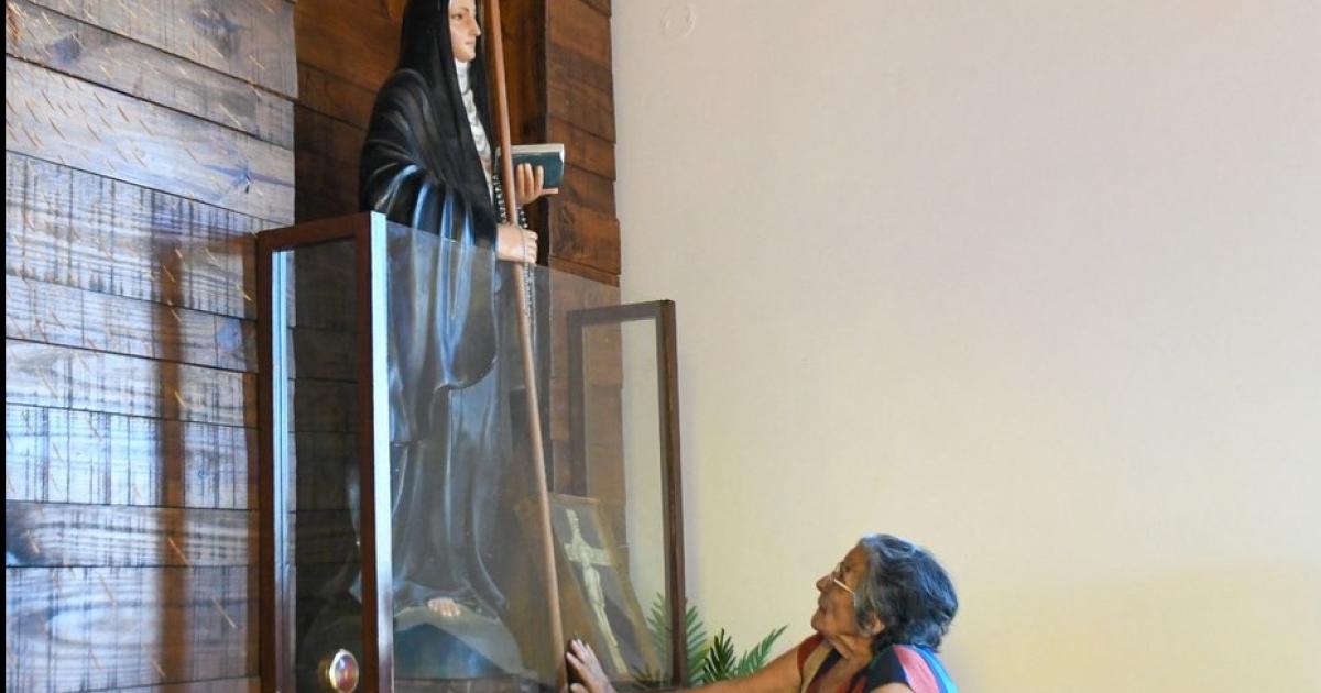 Caravana y peregrinacioacuten a Mama Antula