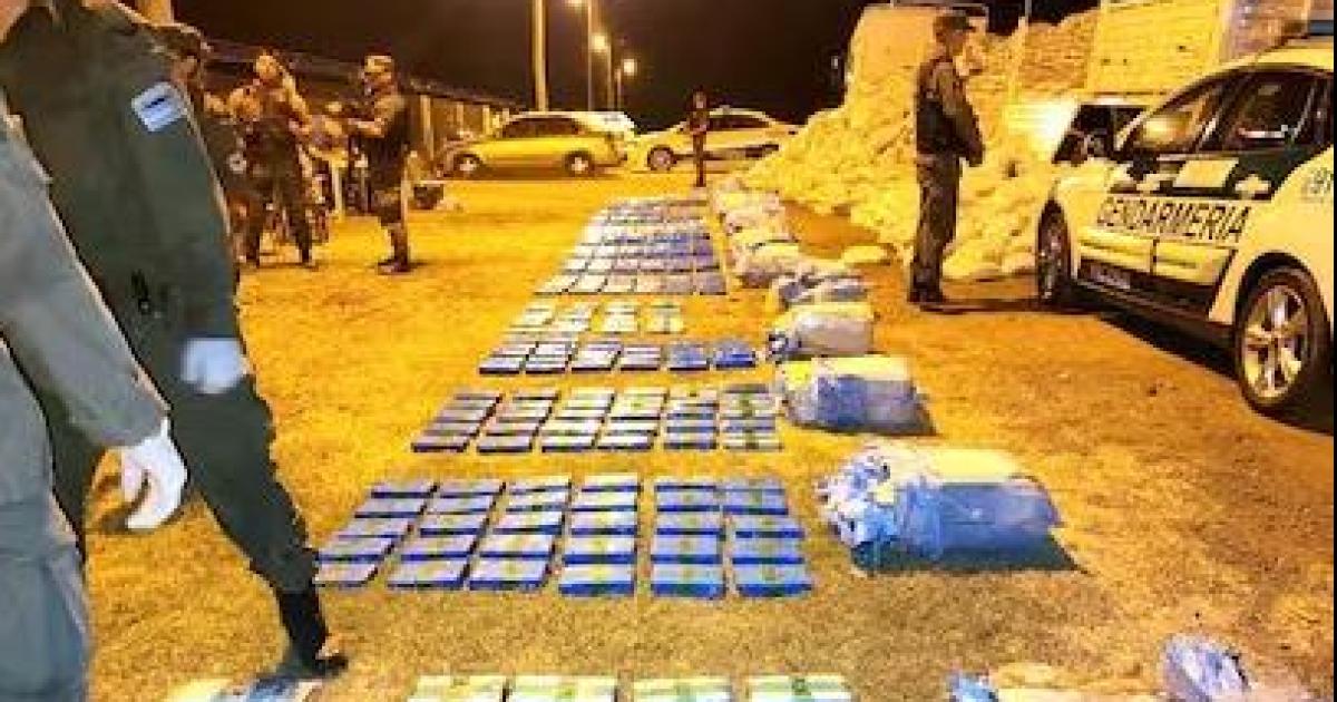 POROTOS BLANCOS- Los 427 kilos han sido delatados por un perro y chau a la suerte de diez narcos entre ellos el santiagueño Vizcarra El juicio arranca hoy y termina el 31 de marzo