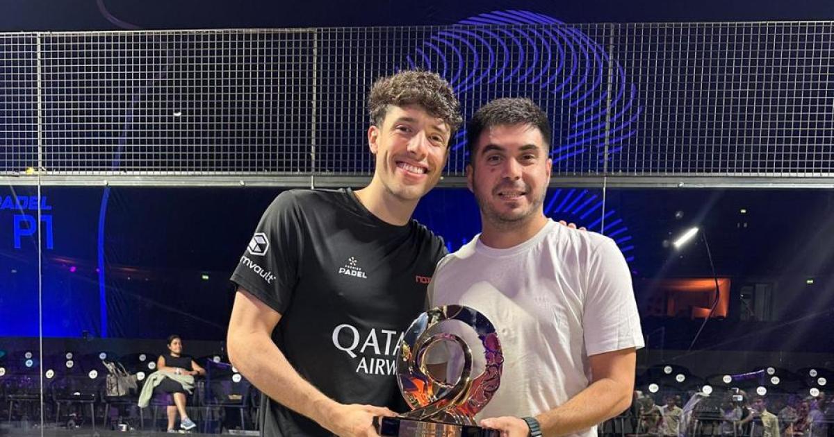 TAREA Cura (der) es profe de p�del Con el N�1 del mundo Agustín Tapia