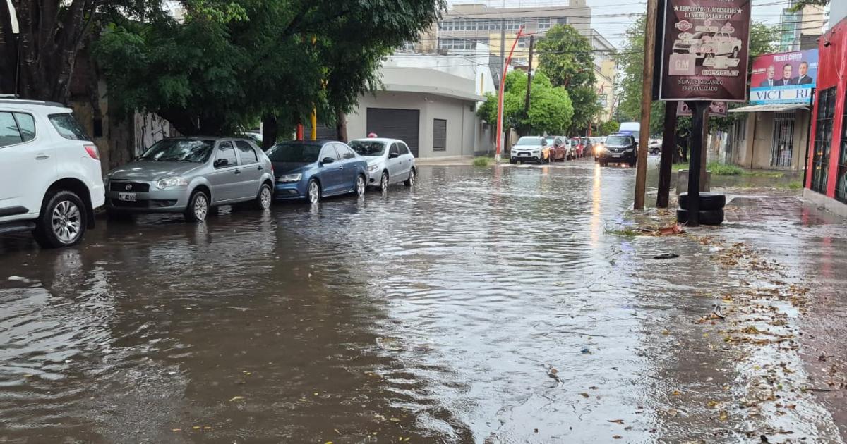 Llueve a cantaros y persiste la alerta amarilla en la Madre de Ciudades
