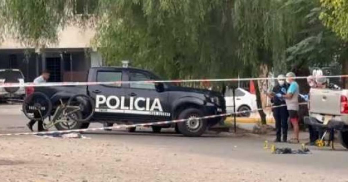 A lo Relatos salvajes- roboacute una bicicleta y murioacute tras ser atropellado por la viacutectima