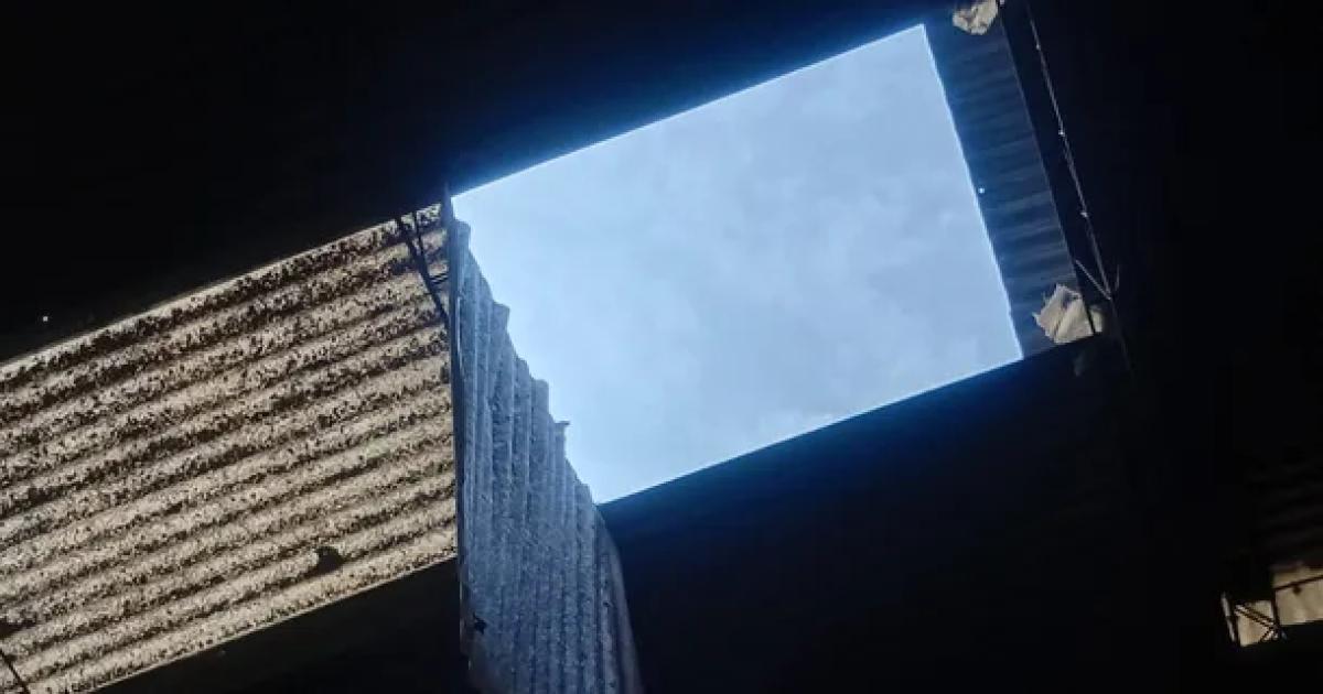 Limpiaba un techo se corrioacute la chapa cayoacute al vaciacuteo desde 5 metros y murioacute