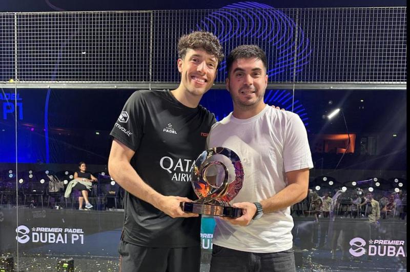 TAREA Cura (der) es profe de p�del Con el N�1 del mundo Agustín Tapia