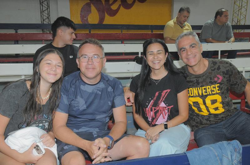 NOCHE DE BAacuteSQUET EN INDEPENDIENTE