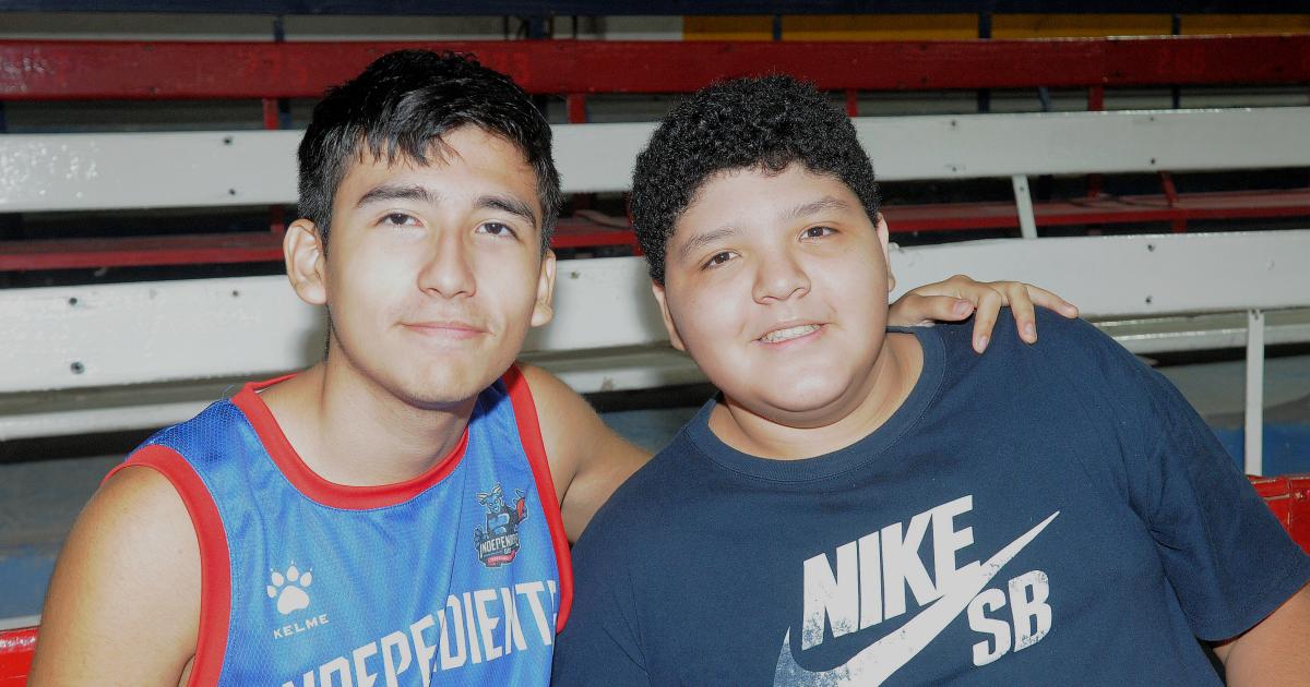 NOCHE DE BAacuteSQUET EN INDEPENDIENTE