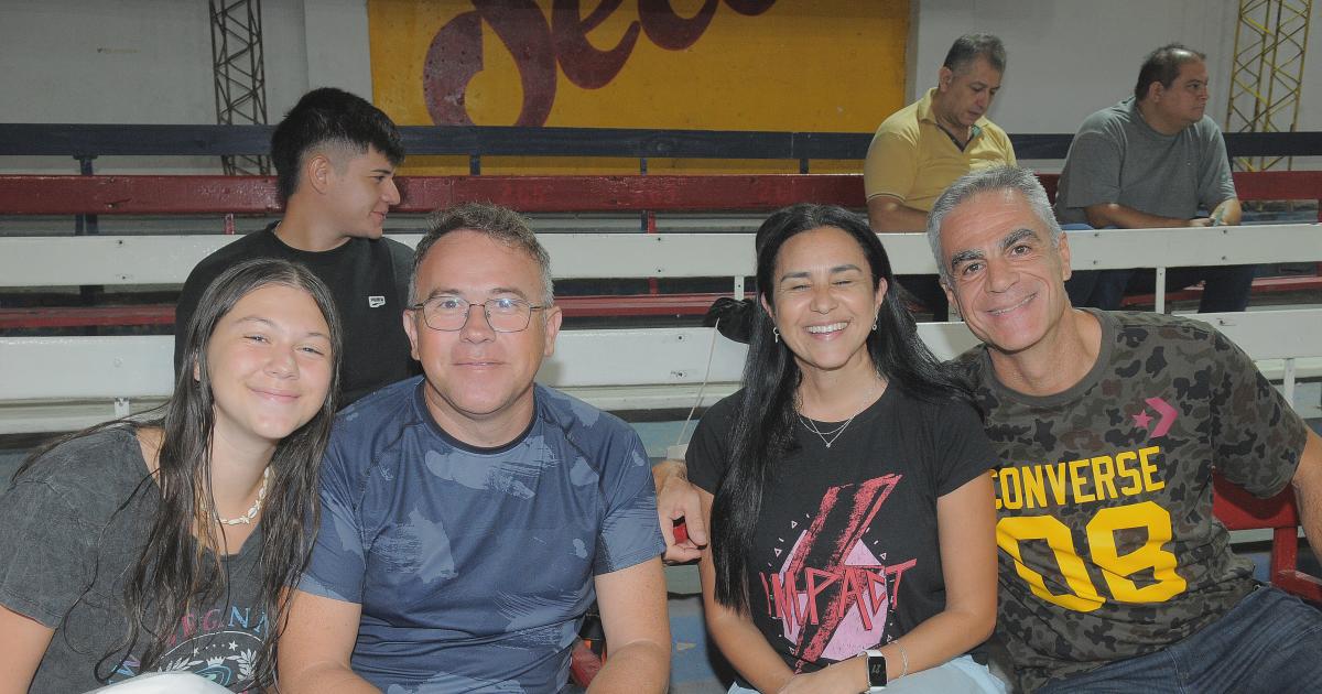 NOCHE DE BAacuteSQUET EN INDEPENDIENTE