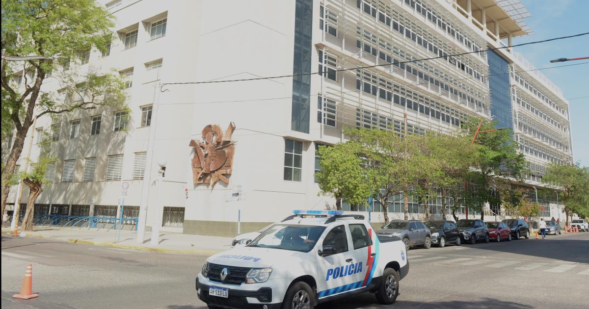 Empleado de empresa de servicios fuacutenebres a juicio por abusar de sus dos sobrinas hueacuterfanas