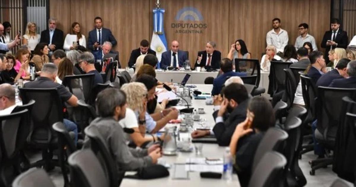 La oposicioacuten ganoacute tiempo y logroacute patear la sesioacuten para abril por la Reforma a la Ley de Glaciares