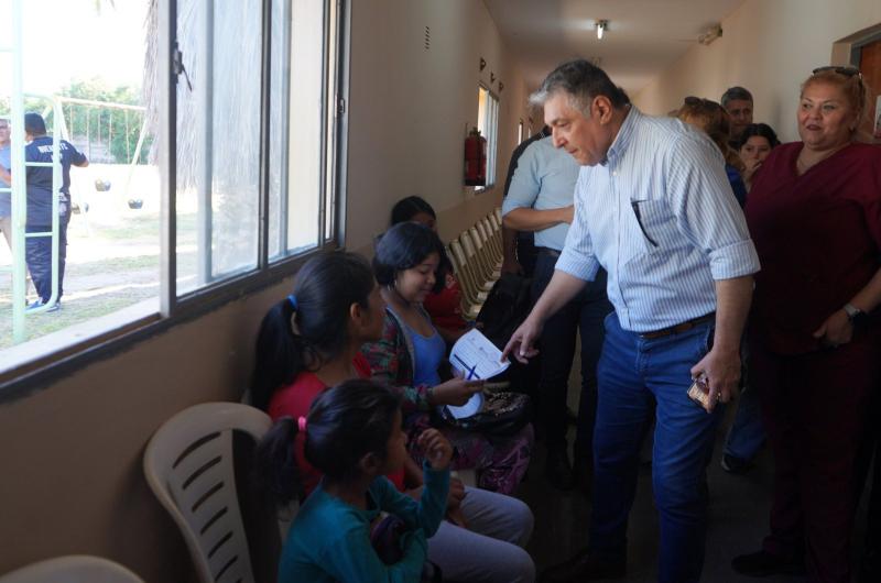 Realizan operativo de salud y asistencia social en el barrio San Carlos