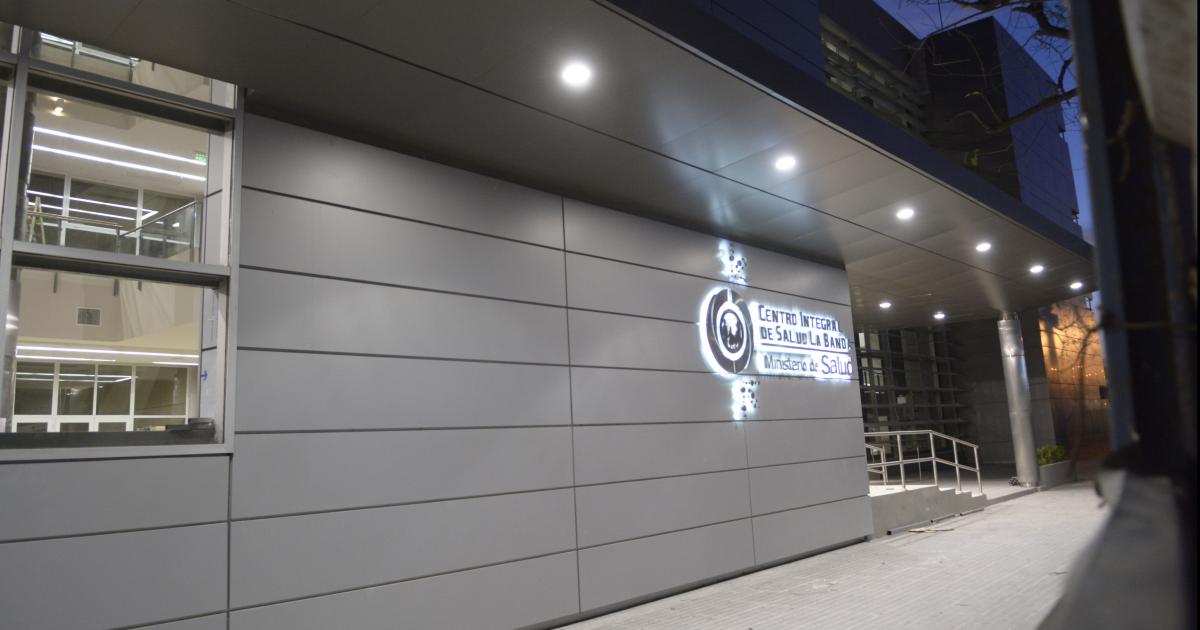 Brutal intento de femicidio- con un cuchillo un irracional sujeto le cortoacute el cuello a su ex pareja