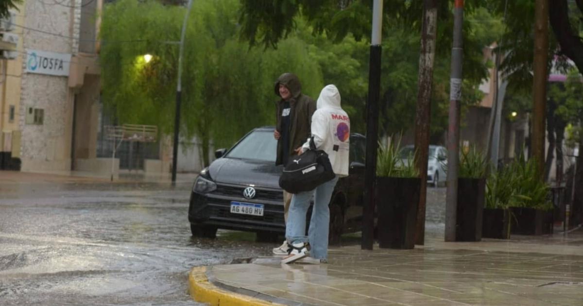 Viernes pero a queacute costo- rigen tormentas y alerta naranja este 6 de marzo en Santiago del Estero