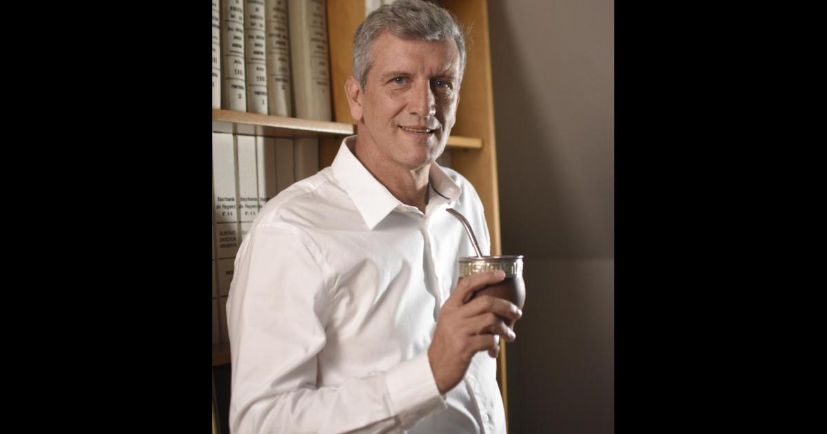 Gustavo Darchuk- El servicio de transporte puacuteblico es ineficiente pero tiene solucioacuten