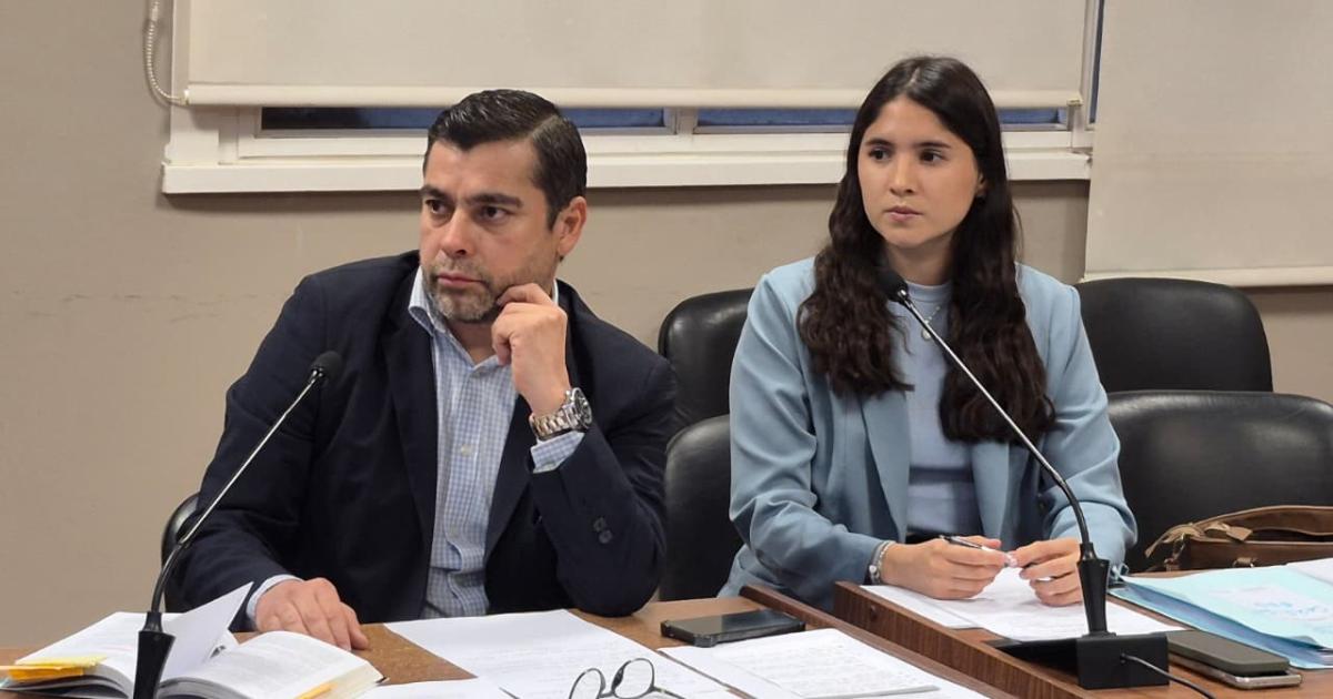 La defensa integrada por los abogados Javier Leiva Sol Herrera y Diego Abete