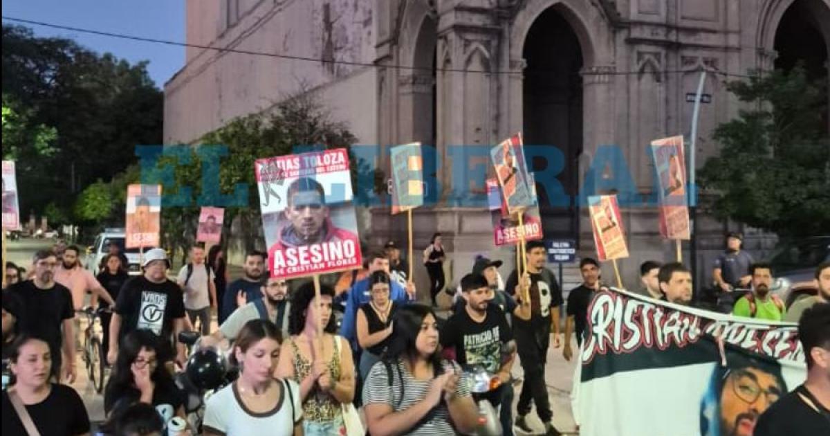 - Vecinos amigos y familiares marchan por las calles de Santiago pidiendo Justicia por Cristian Flores-