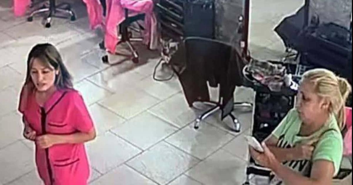 Los chats entre las gitanas estafadoras y la peluquera que se suicidoacute 