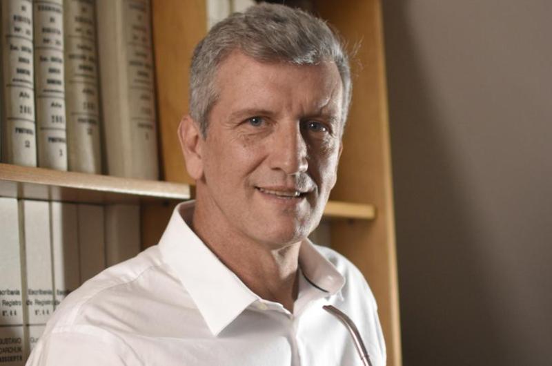 Gustavo Darchuk- El servicio de transporte puacuteblico es ineficiente pero tiene solucioacuten