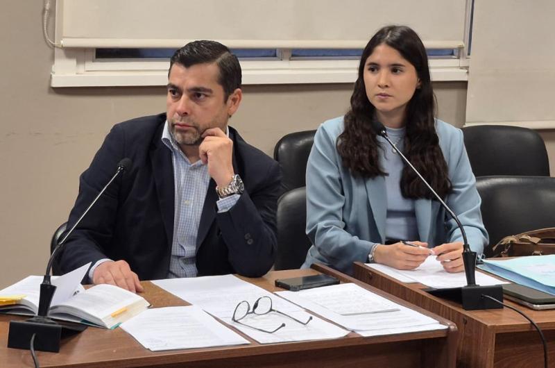 La defensa integrada por los abogados Javier Leiva Sol Herrera y Diego Abete