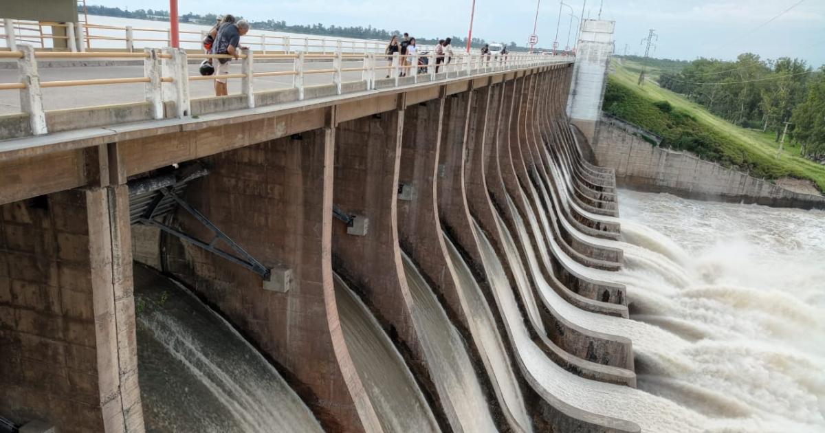 DIQUE FRONTAL Ayer aumentó a 755 m3s la erogación aguas abajo (Archivo)