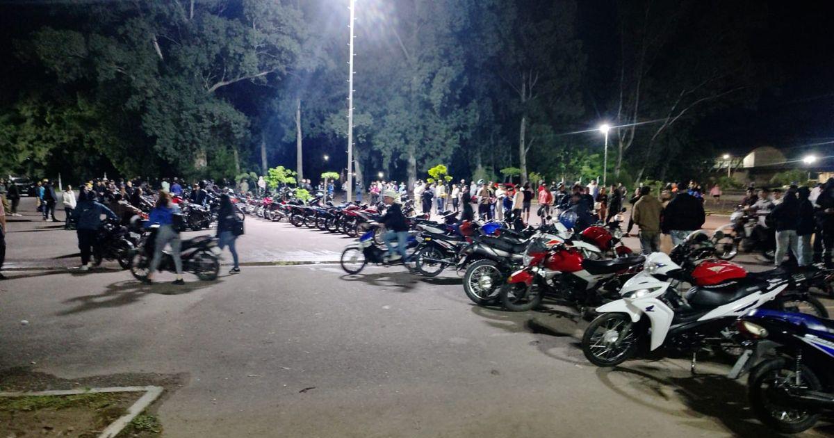 Hubo maacutes de 51 motos retenidas detenidos y droga secuestrada en un amplio operativo policial
