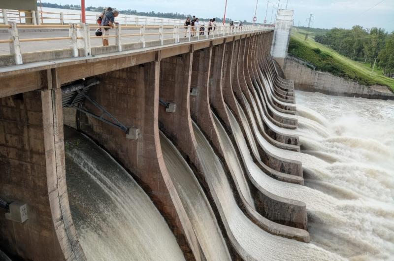 DIQUE FRONTAL Ayer aumentó a 755 m3s la erogación aguas abajo (Archivo)