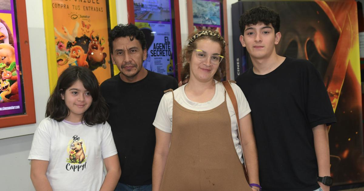 NOCHES DE PELIacuteCULA