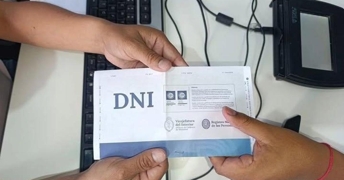 Reclaman a RENAPER por lerda entrega de los DNI y pasaportes