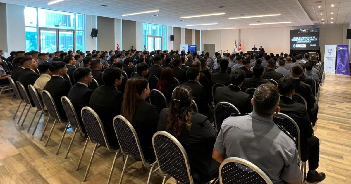 Jefatura de Policiacutea fue sede de una disertacioacuten sobre seguridad y era sinteacutetica