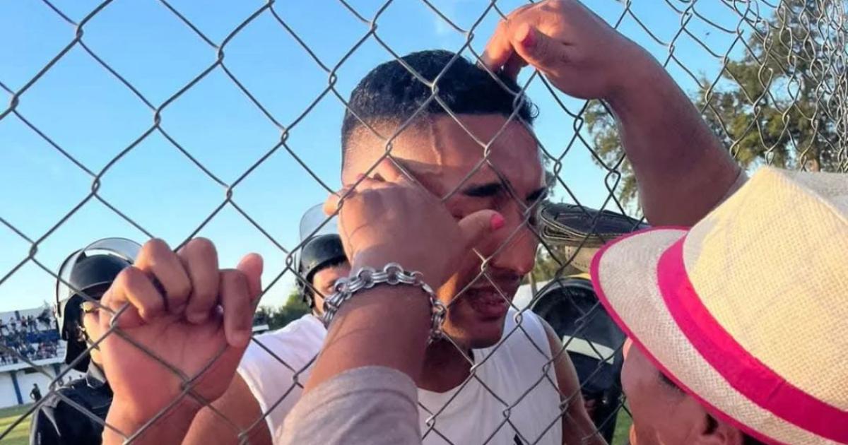 Madre de futbolista- compantildeera y sosteacuten incondicional