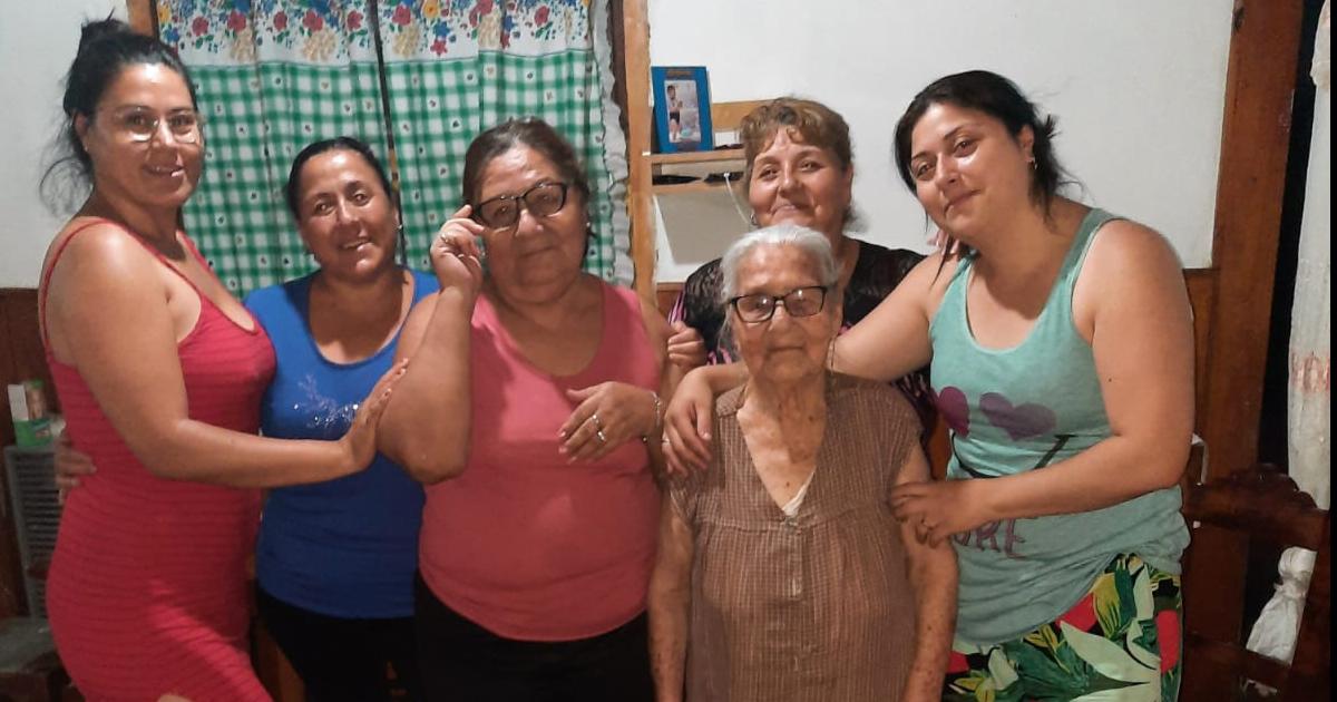 Con 102 antildeos Mariacutea Luisa disfruta de la vida y del amor de su numerosa familia