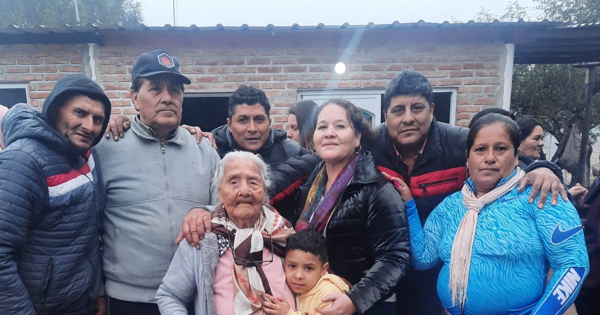 Con 102 antildeos Luisa disfruta la vida y el amor de su familia