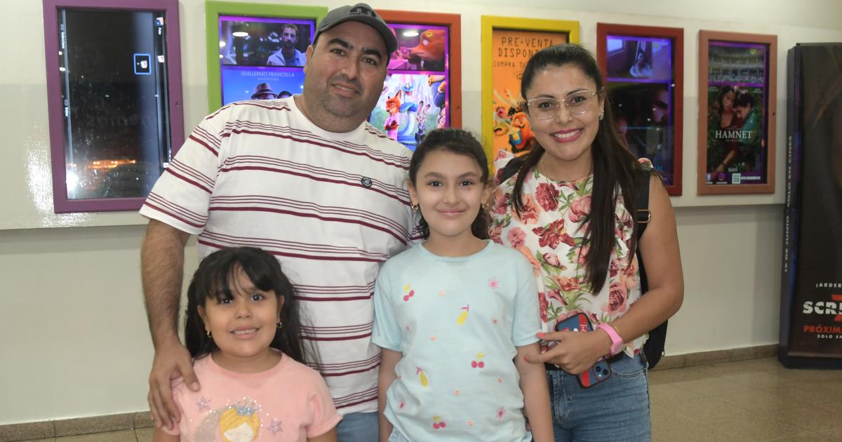 NOCHES DE PELIacuteCULA