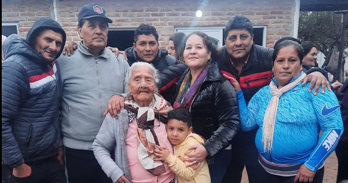 Con 102 antildeos Mariacutea Luisa disfruta de la vida y del amor de su numerosa familia