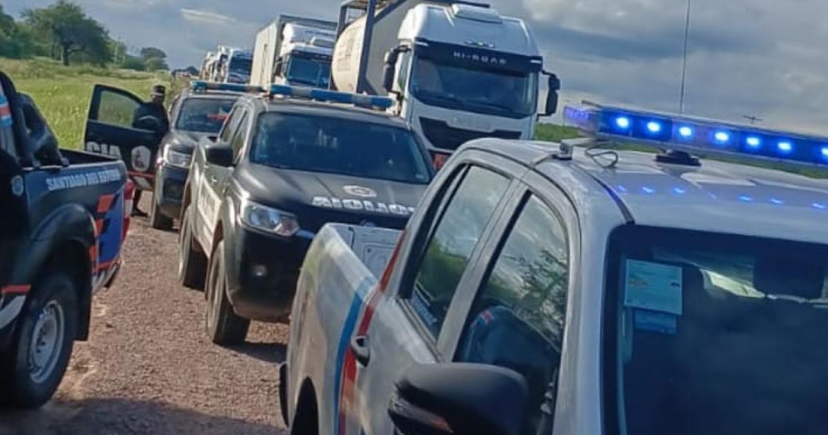 La policiacutea garantizoacute con eacutexito la seguridad sobre ruta 34 tras vuelco de un camioacuten cisterna